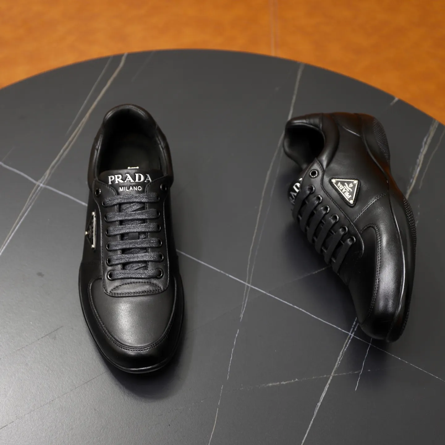 Factory price: 600💰Top original order Brand: PRADA (Prada) Standard code: Men's size 38/44 (45 can be customized) Grade: Same as the official website Material: Original cowhide surface, cowhide lining, original wear-resistant soft outsole Style category: casual sports shoes, young fashion, European and American trends, British style Color: actual picture color